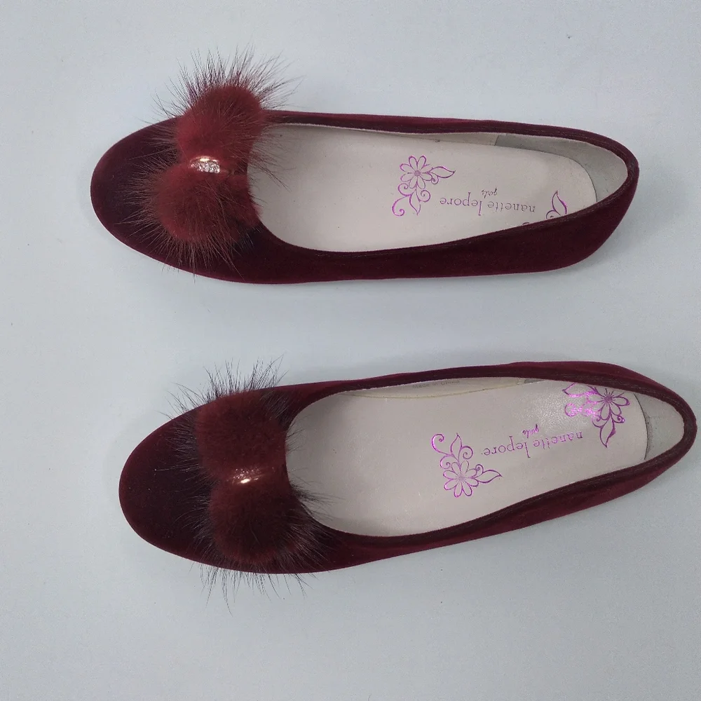 Nanette Le pore burgundy velvet size 4 girl's shoe